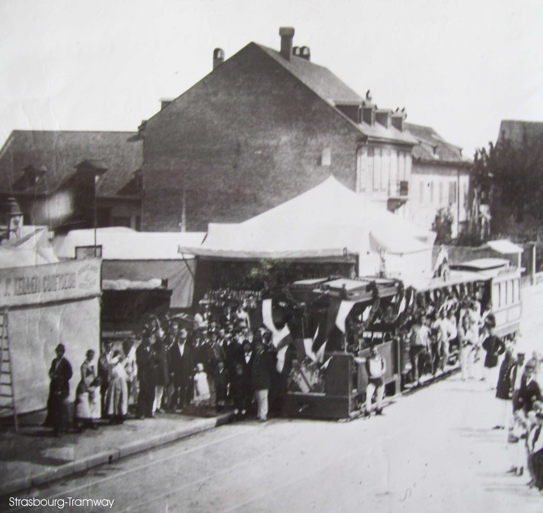 Tram à vapeur à Koenigshoffen, le jour de son inauguration en 1880.